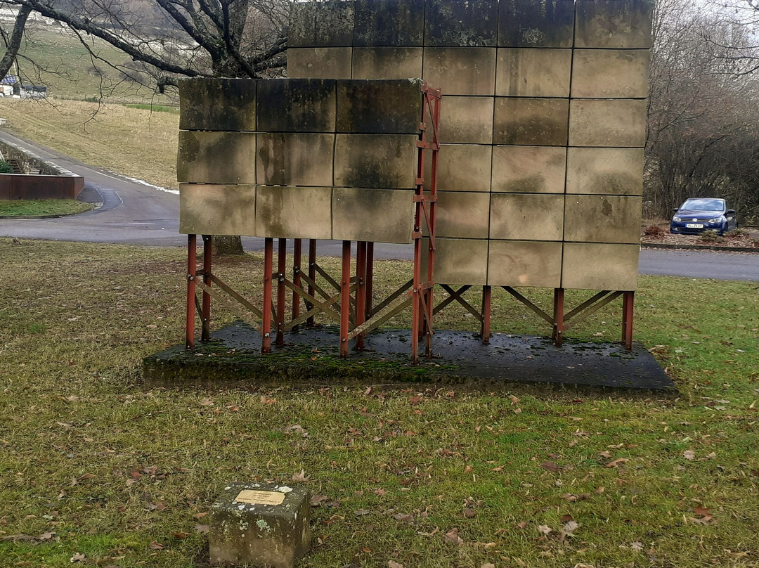 Skulptur "Schleierwerk"-Bann必去景点