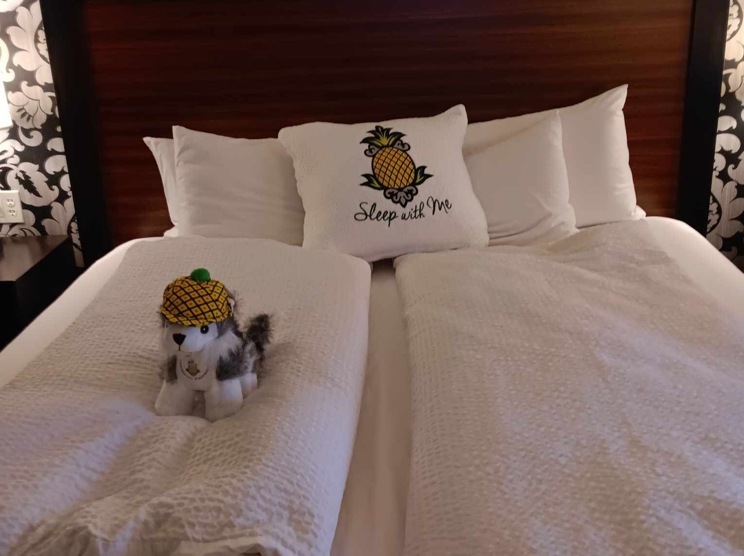 麦克斯韦酒店-菠萝招款待主图