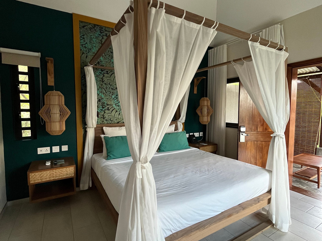 Constance Tekoma主图