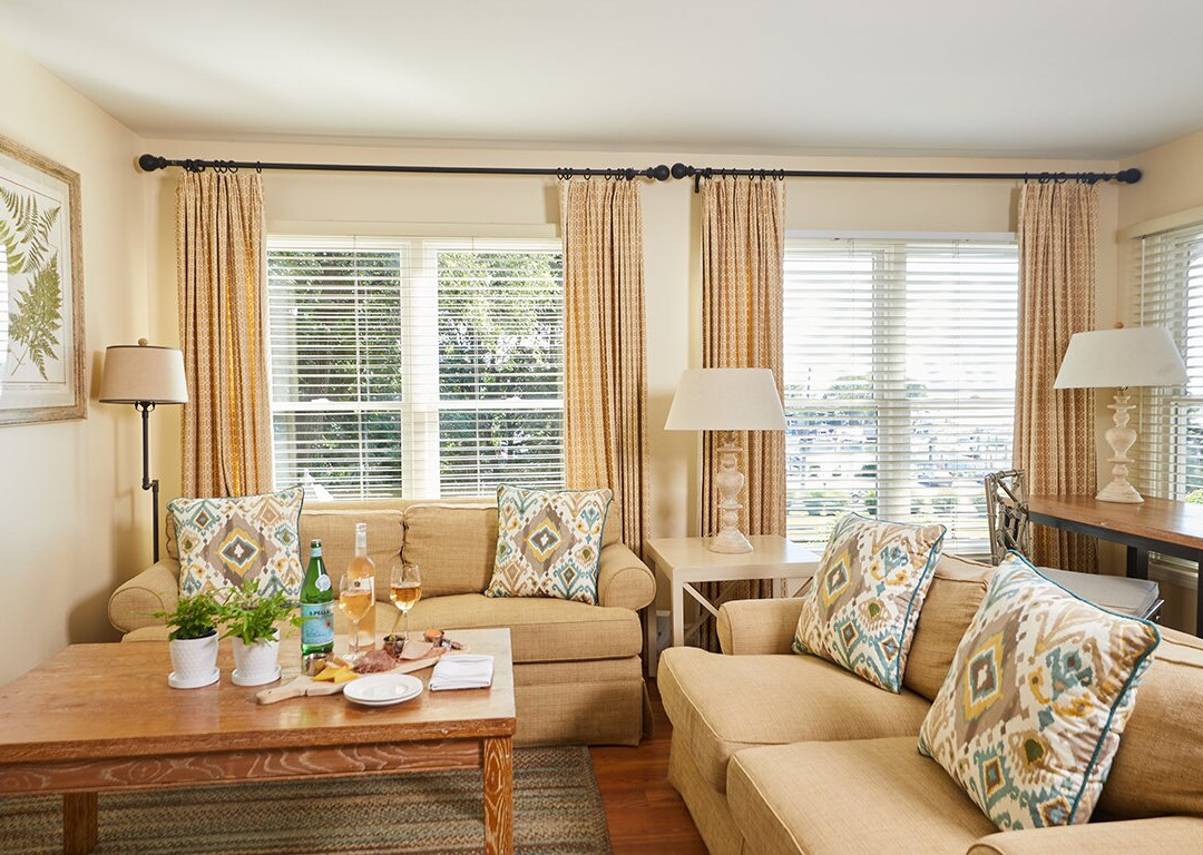 Three Village Inn主图