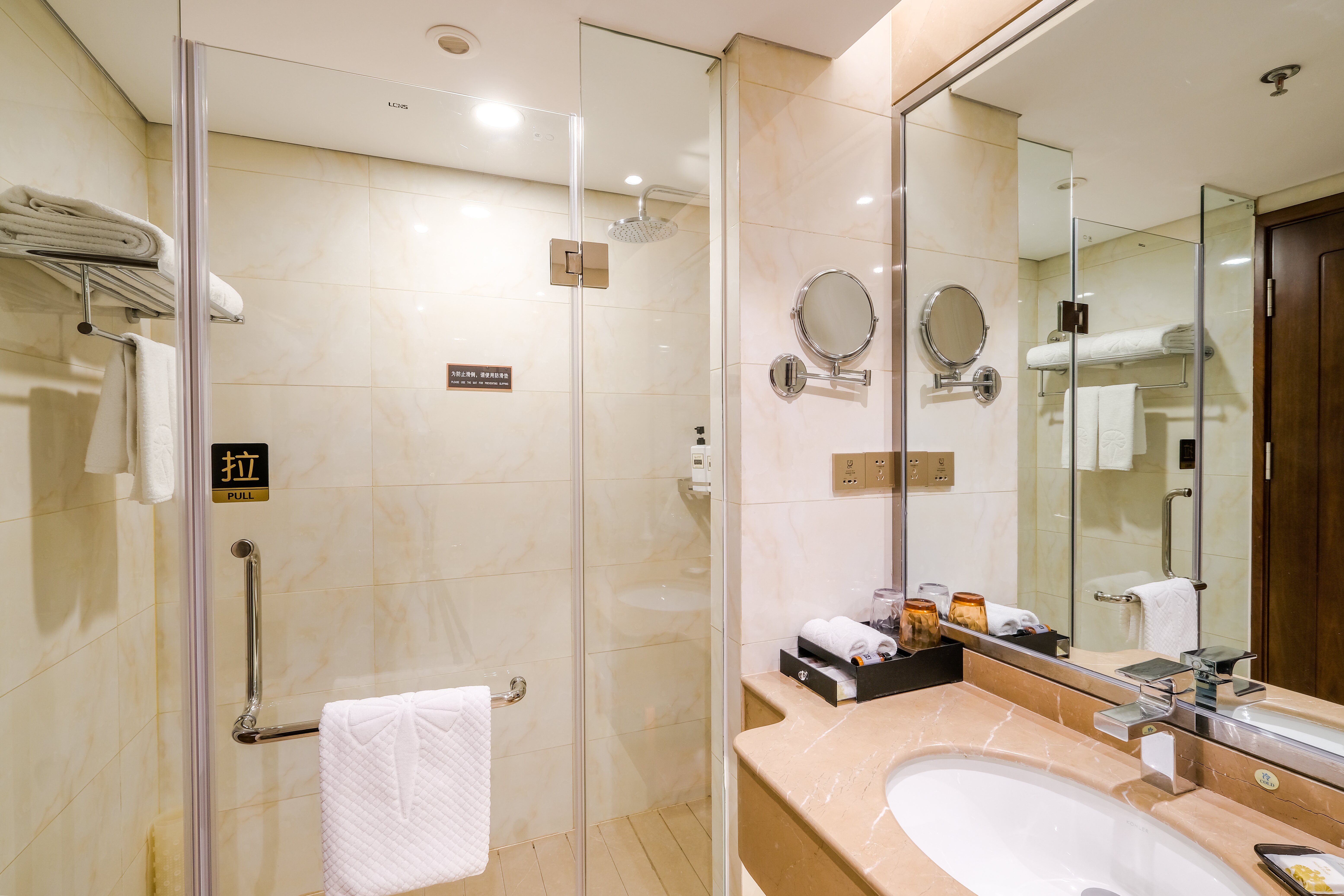 潍坊富华大酒店B座-浴室