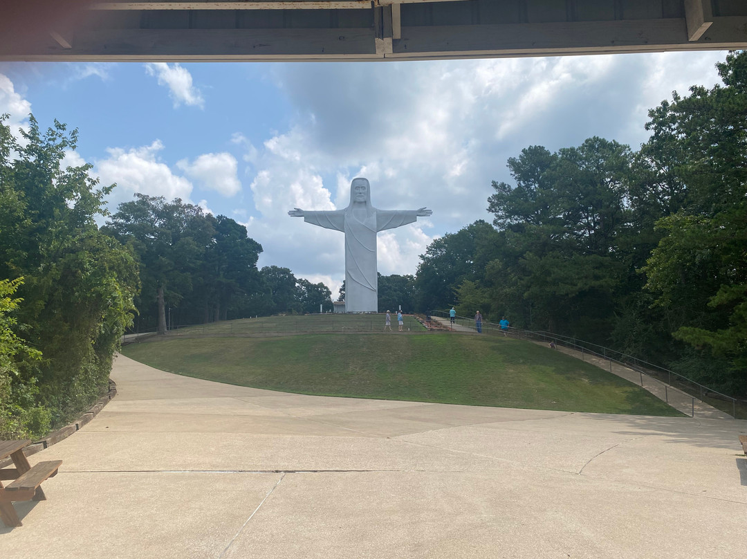 Christ of the Ozarks-尤里卡斯普林斯必去景点