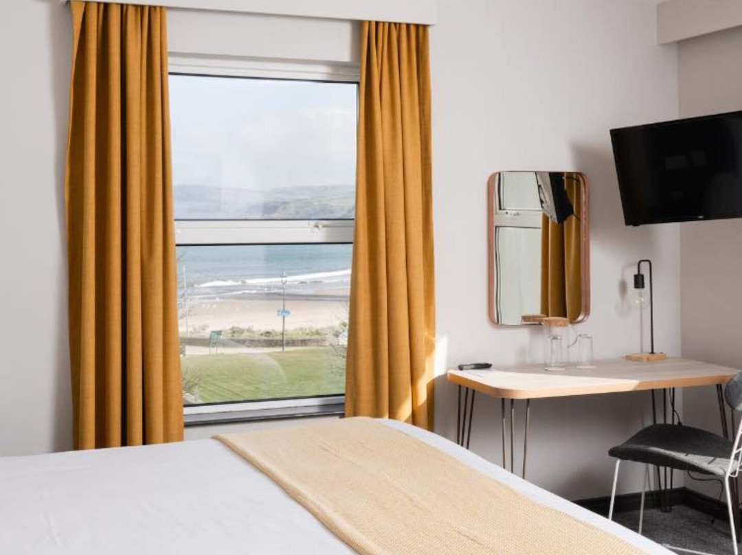 Marine Hotel Ballycastle主图