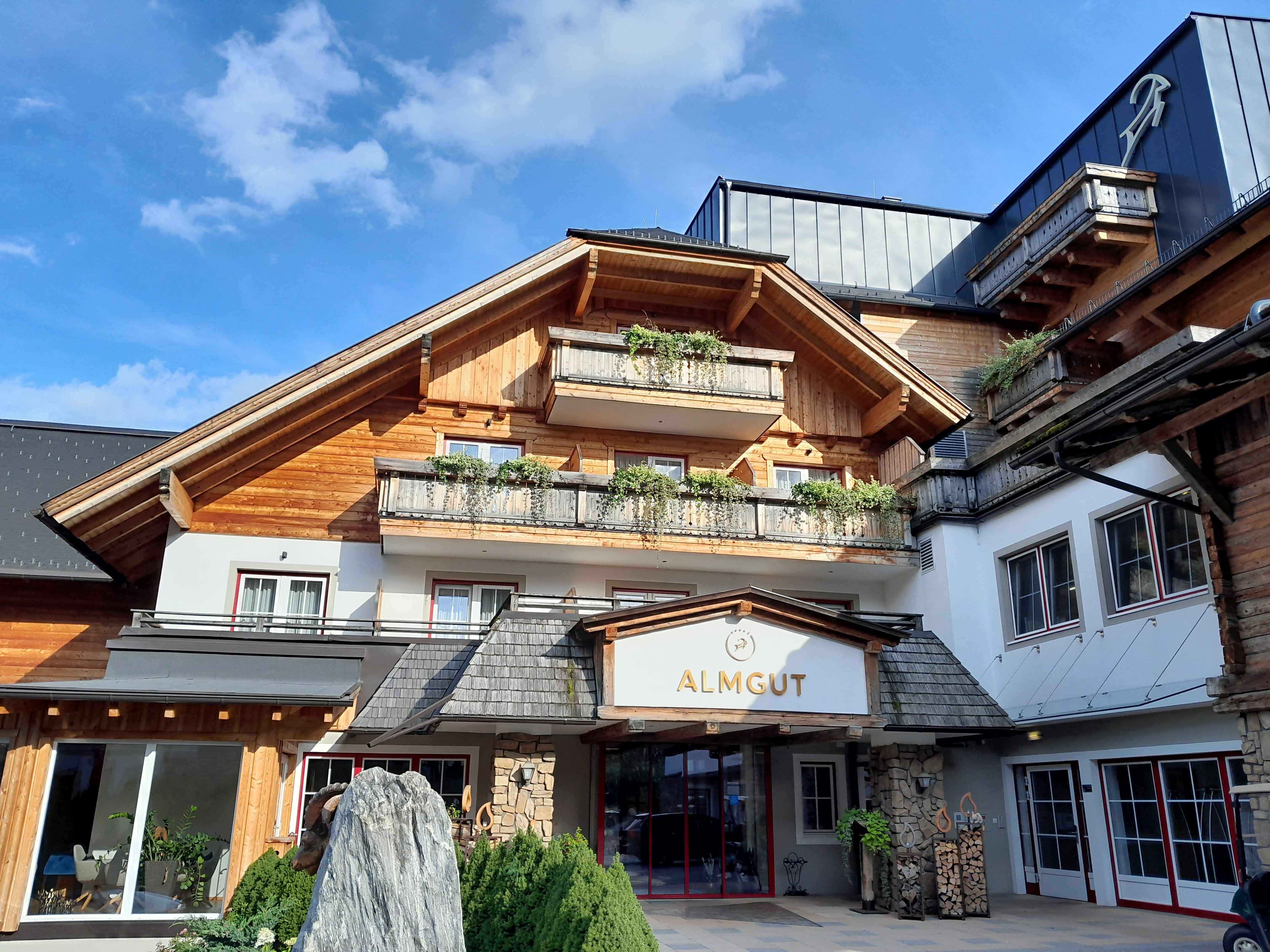 ALMGUT - Mountain Wellness Hotel-浴室