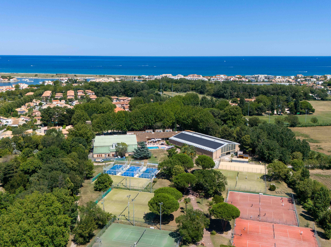 Grand Stade les Capellans-Saint-Cyprien必去景点