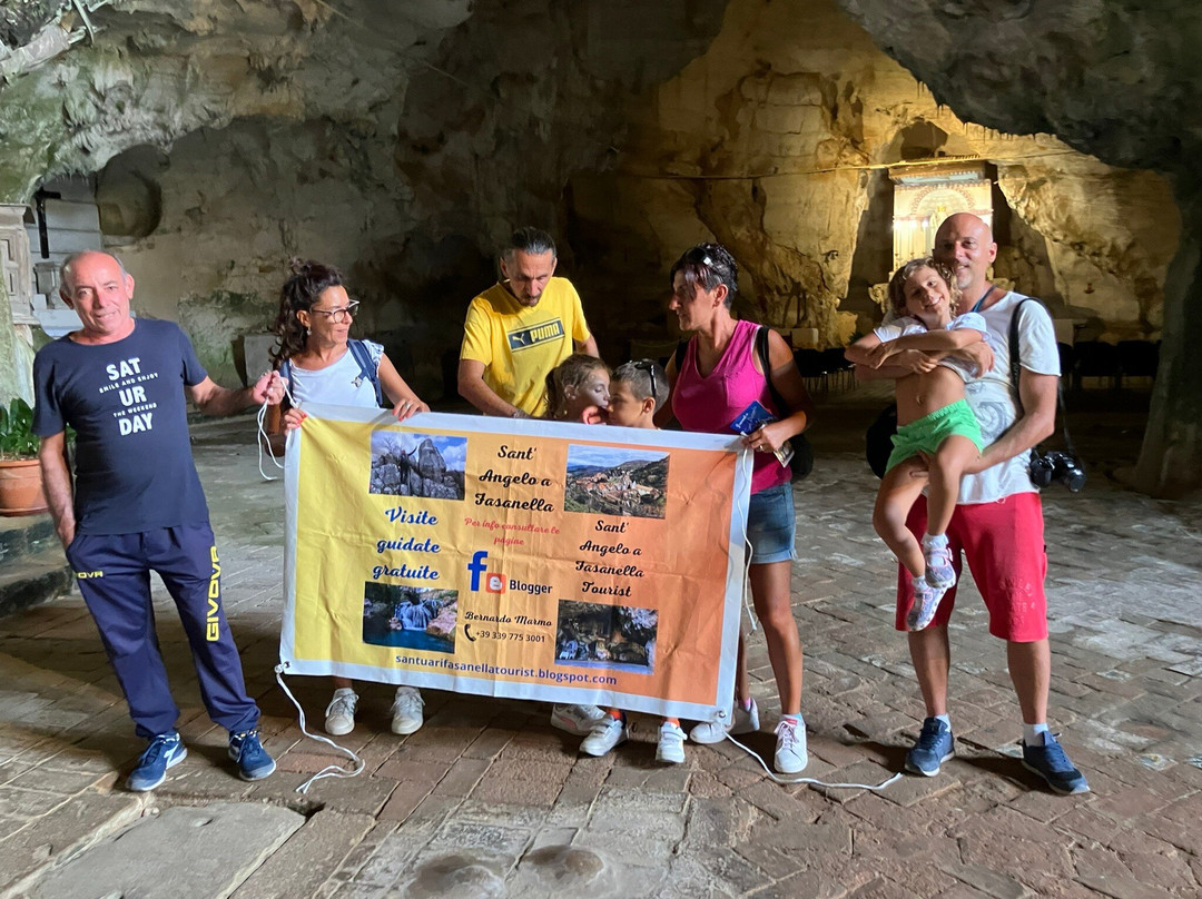 Grotta del Santuario di San Michele Arcangelo景点图片