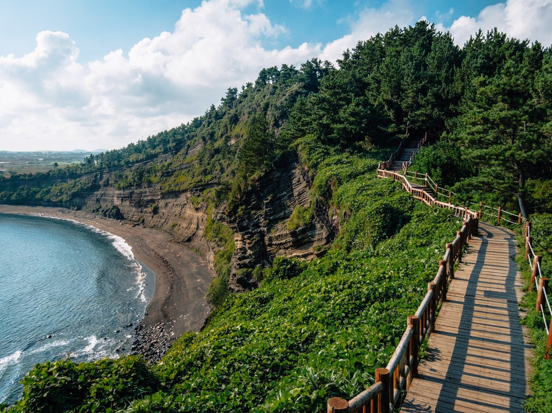 松岳山-西归浦市必去景点