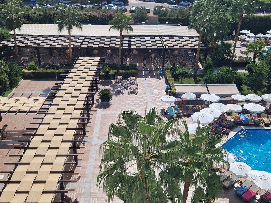 Royal Garden Beach Hotel主图