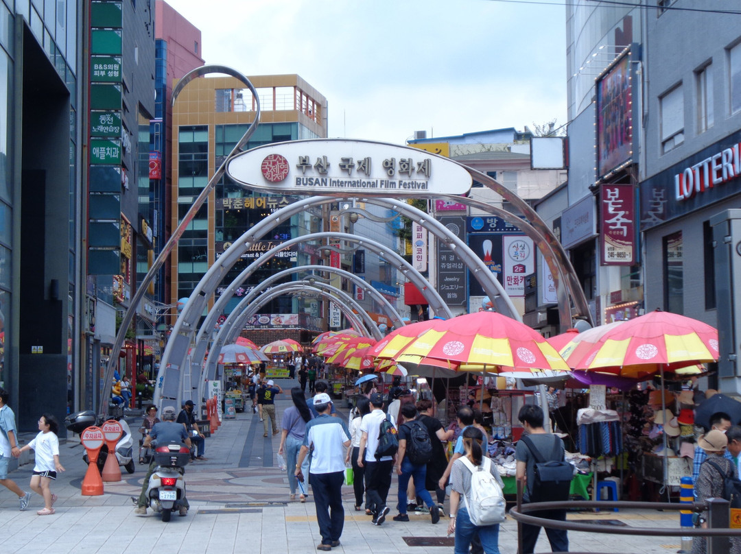 Gwangbokdong Food Street-釜山必去景点