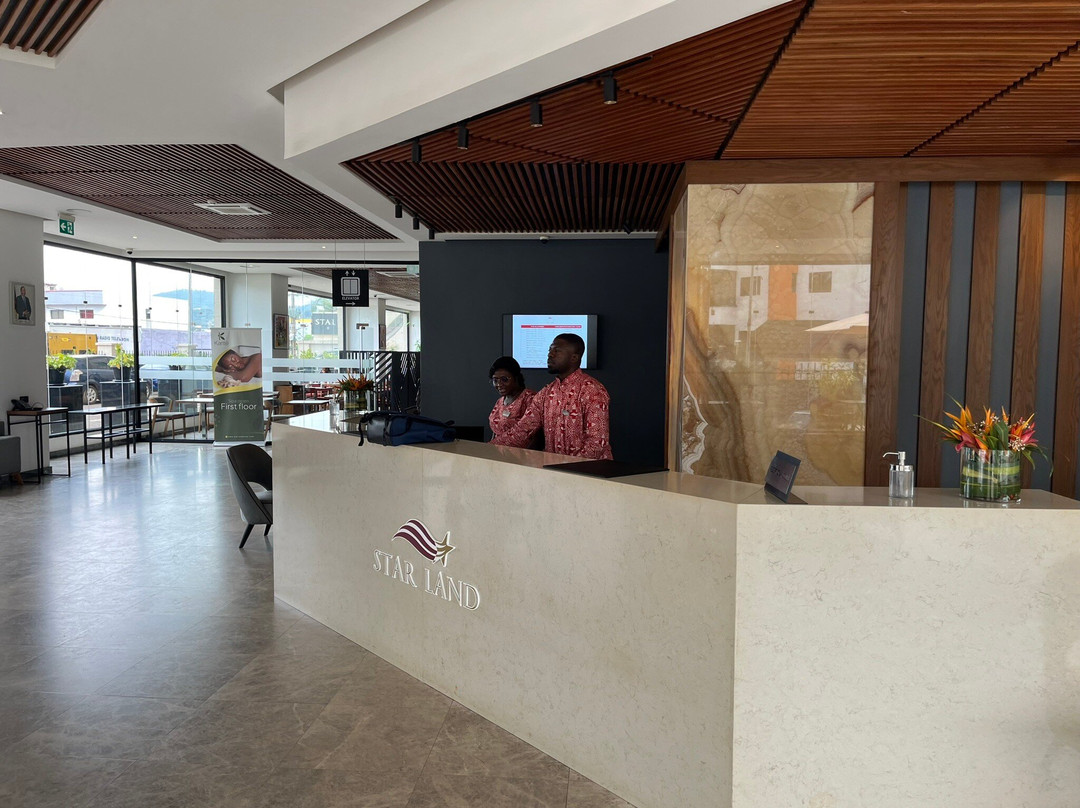Star Land Hotel Bastos
