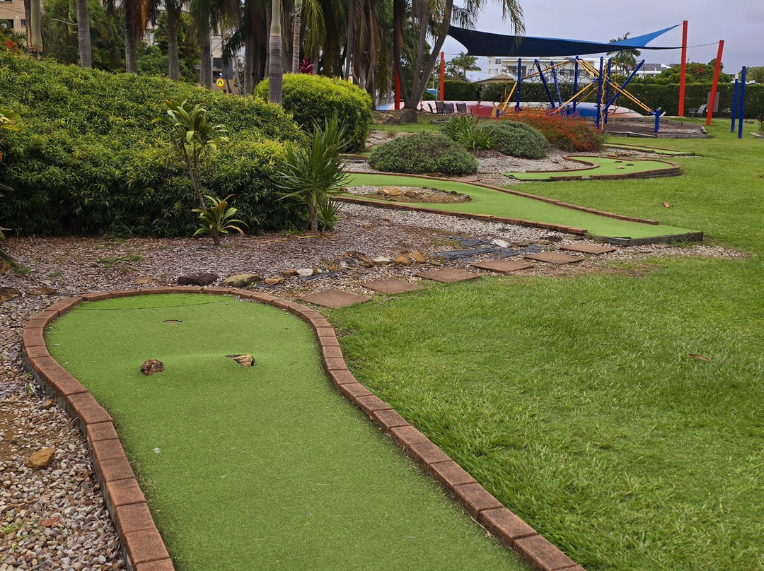 阳光海岸绿洲盛橡度假酒店主图