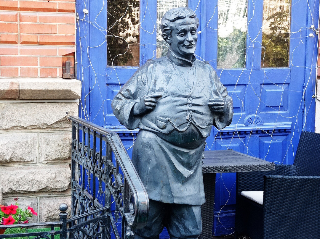 Sculpture the Clerk-车里雅宾斯克必去景点