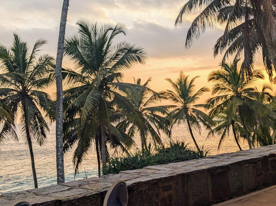 阿曼湾勒酒店主图