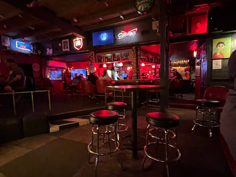 Caves Lounge-阿灵顿必去景点