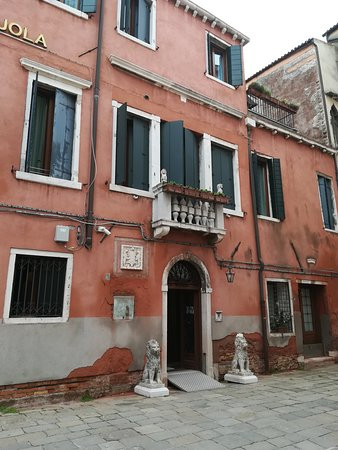 洛坎达卡圣玛库拉酒店主图