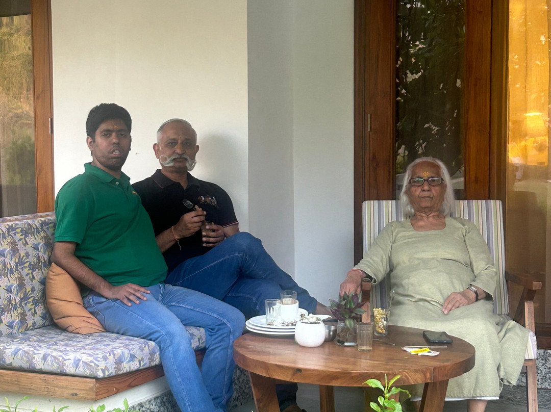 Aloha On The Ganges主图