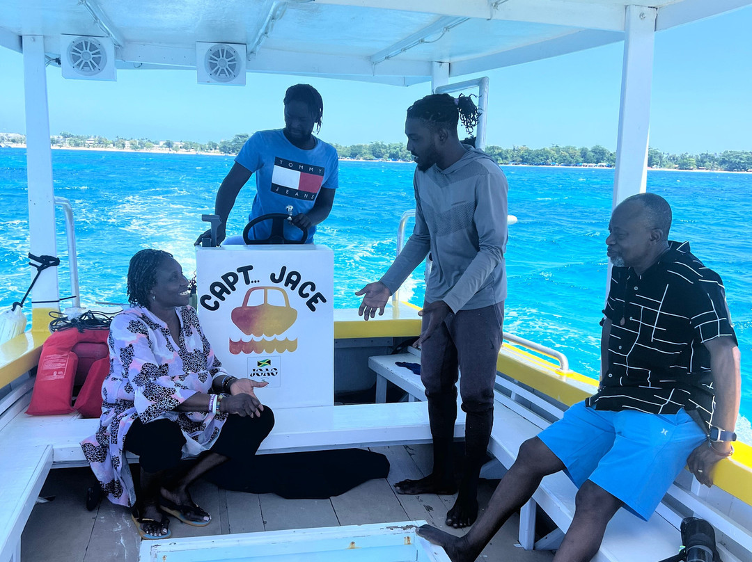 Captain Jace Allen Glass Bottom Boat Tours Negril景点图片