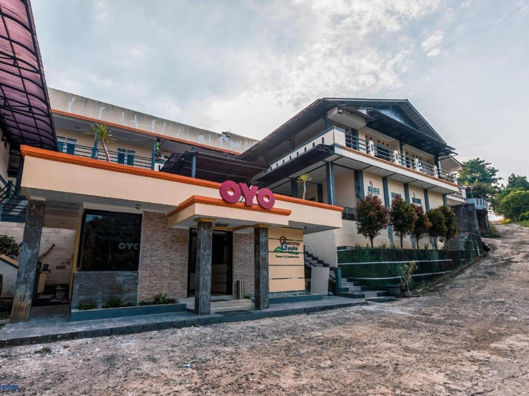 Urbanview Hotel Gunung Geulis Village