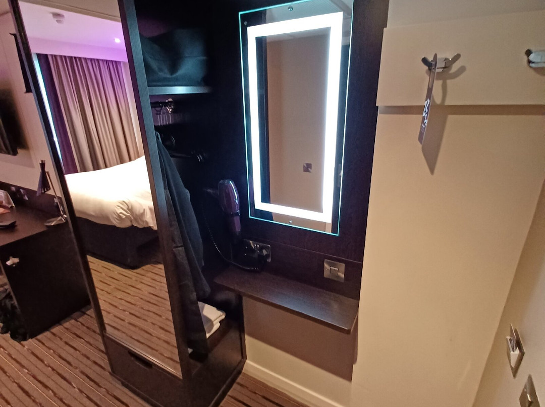 北卡迪夫普瑞米尔酒店主图