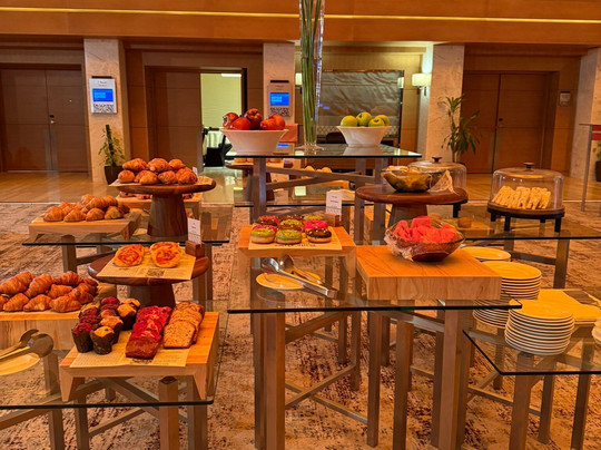 DoubleTree by Hilton Hotel Riyadh - Al Muroj Business Gate主图