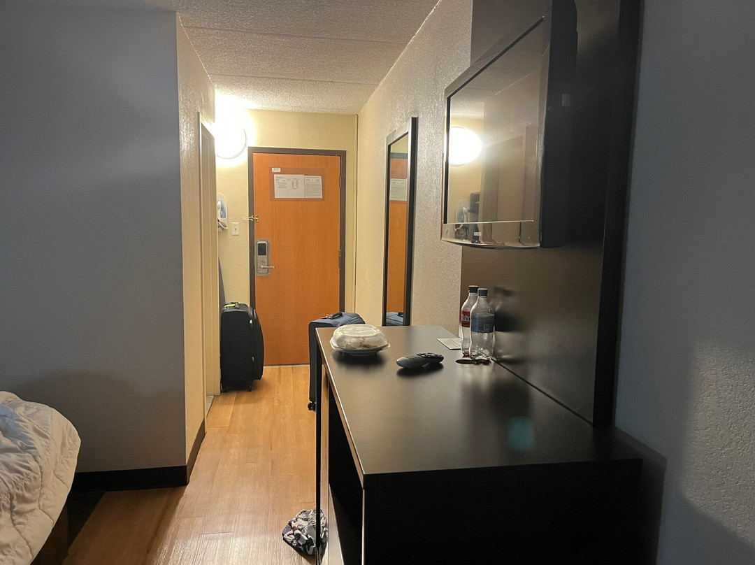 Red Roof Inn Cortland主图