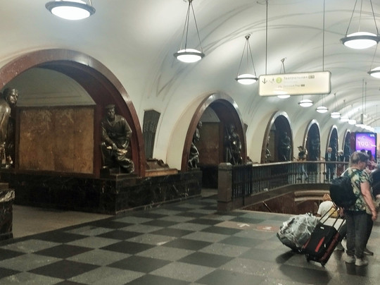 Revolution Square (Ploshchad Revolutsii)-莫斯科必去景点