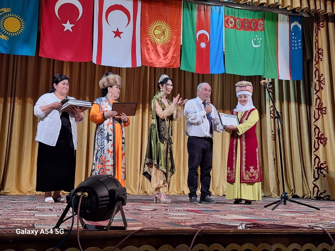 Barpy Alykulov Tiyatro Ninası