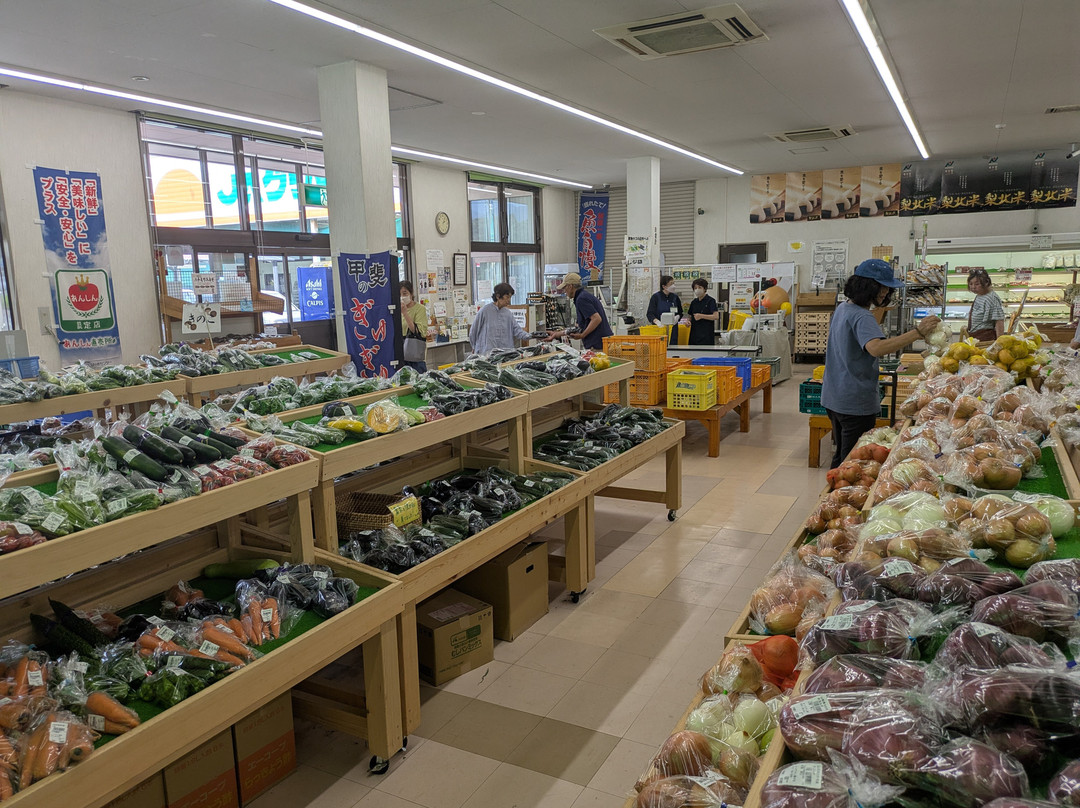 JA Rihoku Farmer's Store Yottekeshi Nirasaki