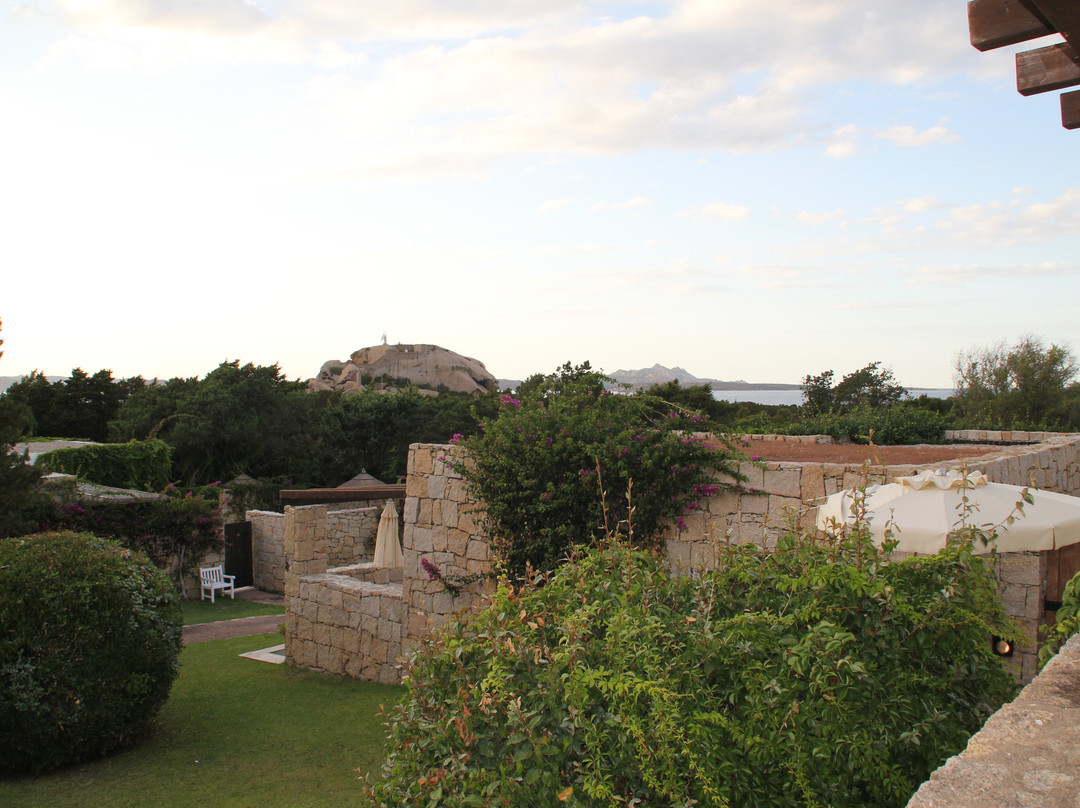 努拉基大酒店主图