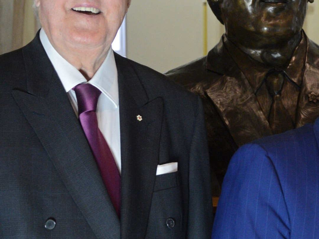 Buste De Brian Mulroney-Baie Comeau必去景点