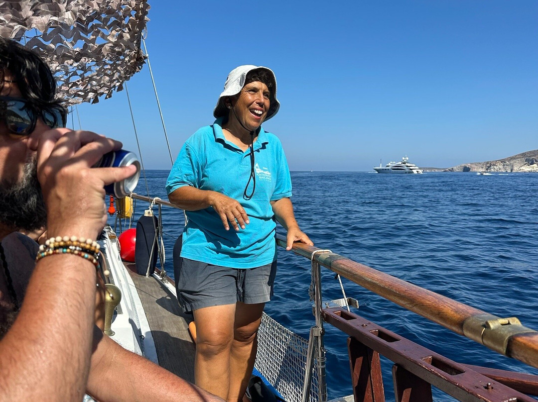 Katerina Sailing-Adamas必去景点