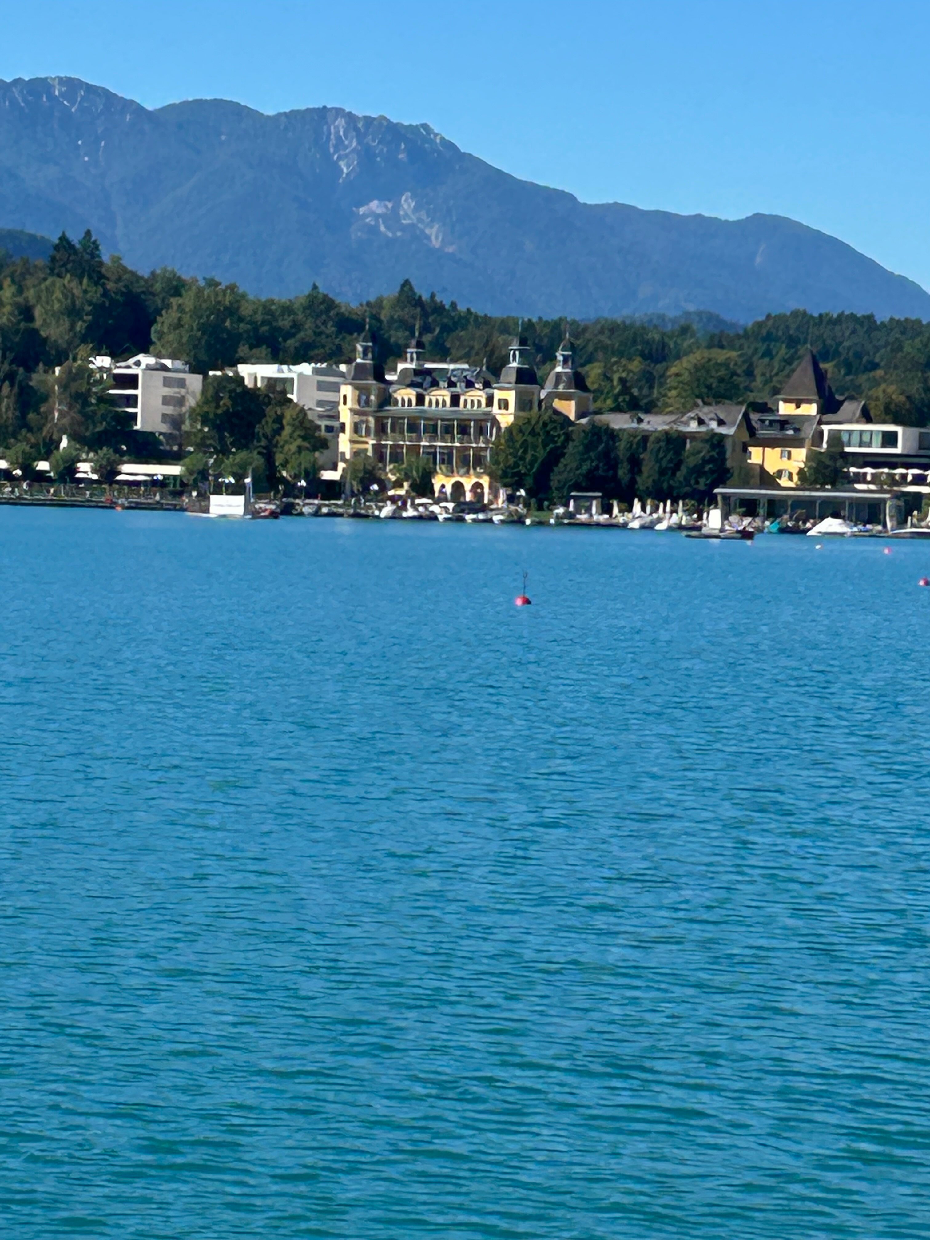 Barry Memle Lakeside Resort-官方