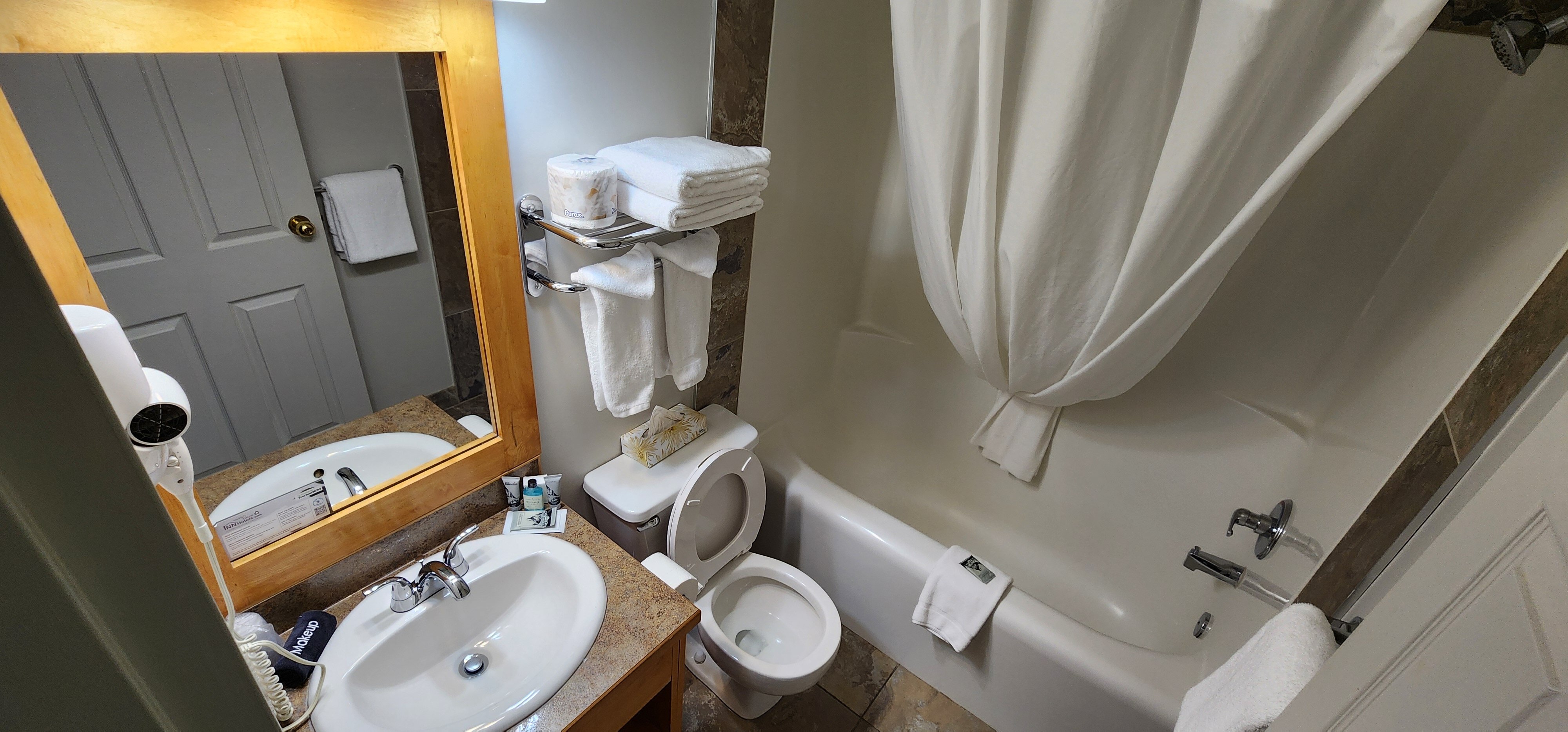 Canmore Rocky Mountain Inn-浴室