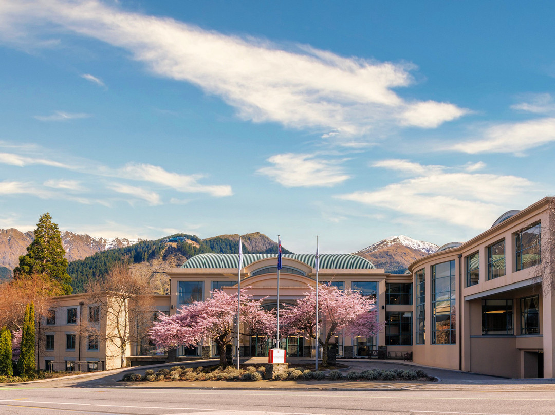 皇后镇千禧酒店主图