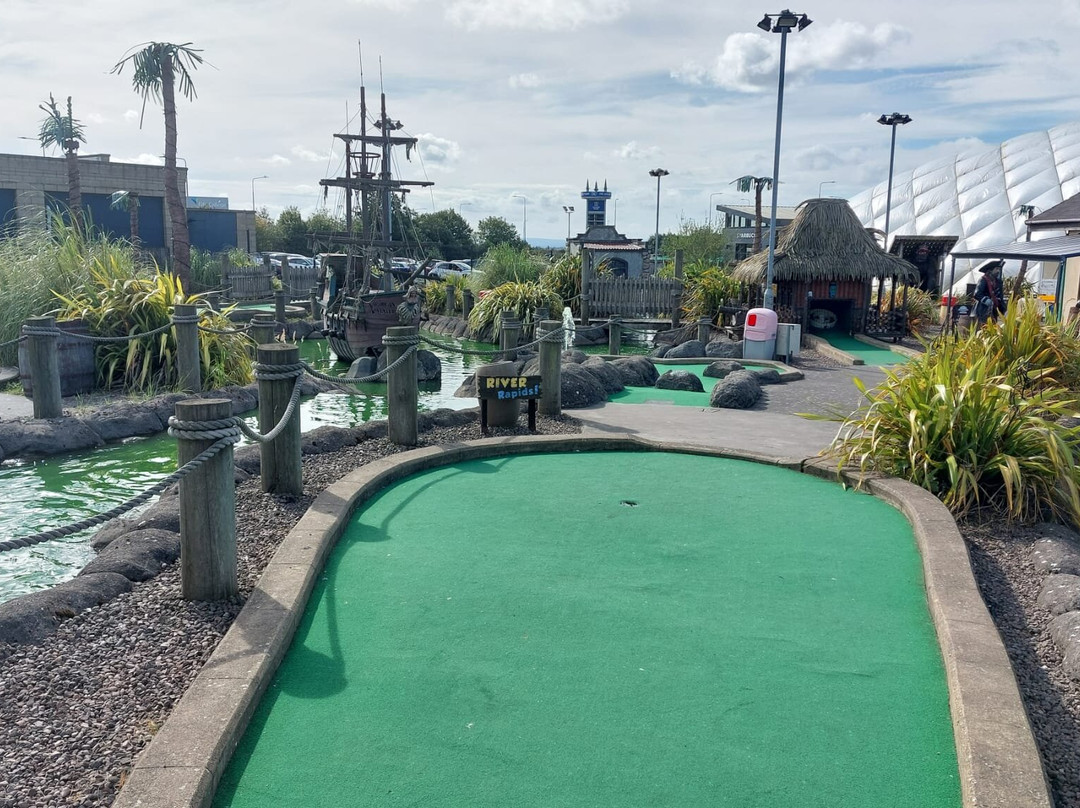 Adventure Golf Island-丹弗姆林必去景点