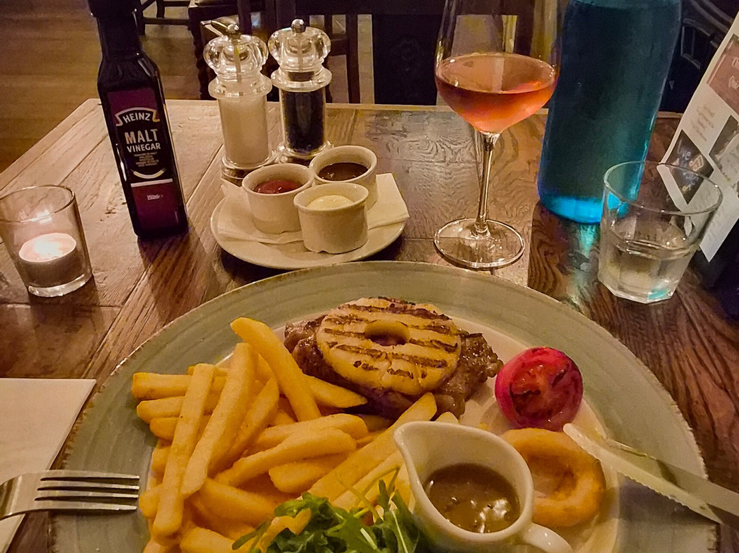 古英喷泉客栈主图