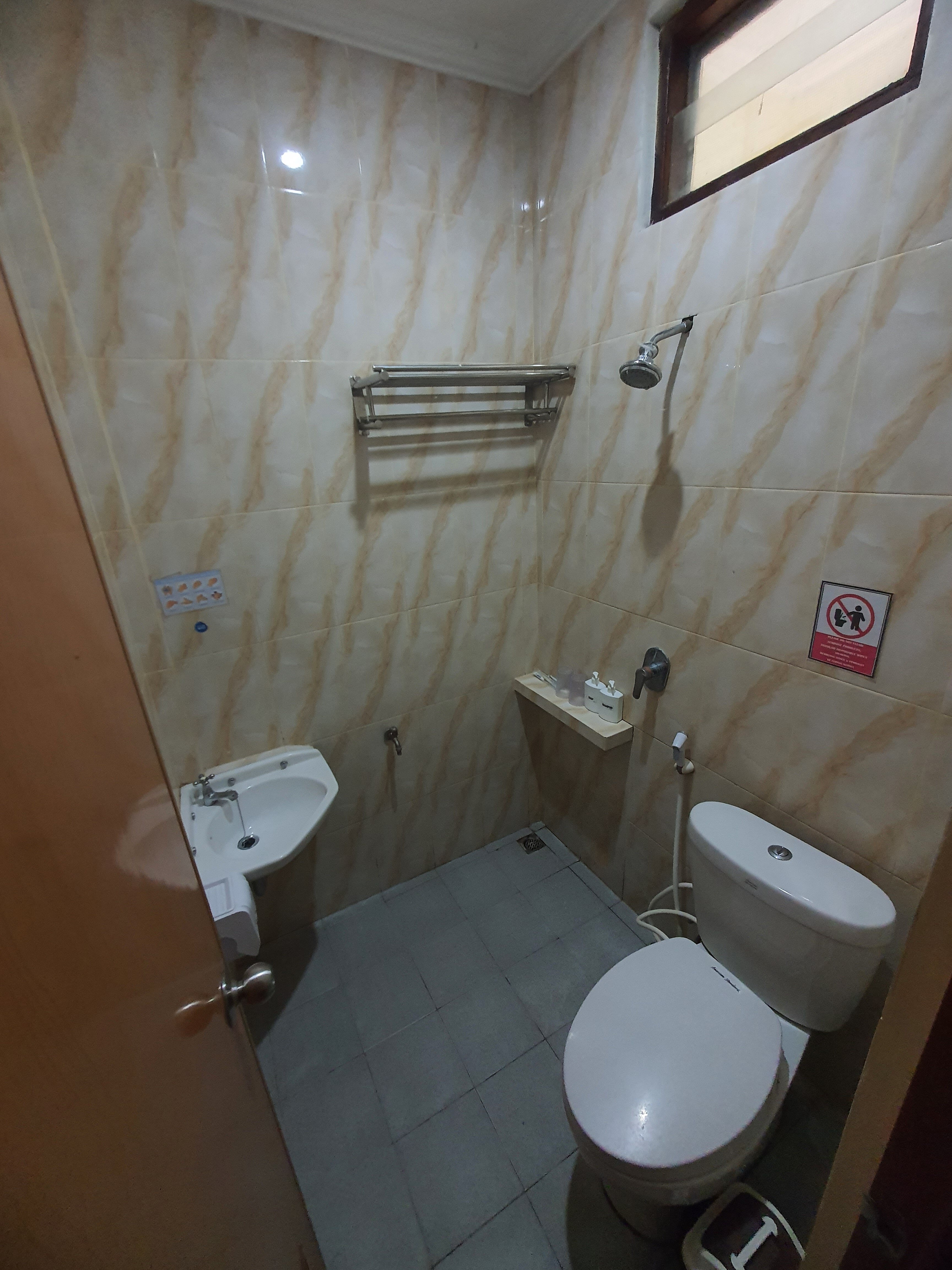 Pavilla Labuan Bajo-浴室