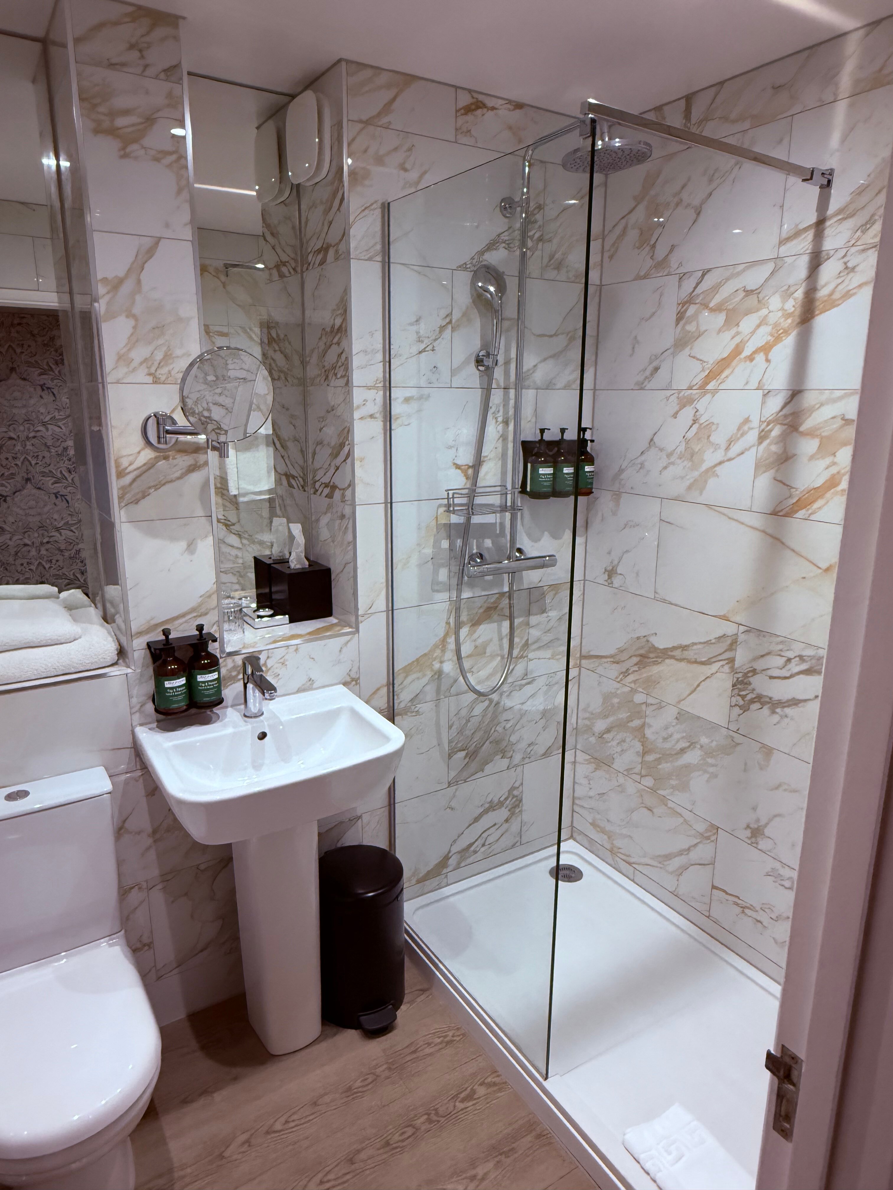 Milford Hall Salisbury-浴室