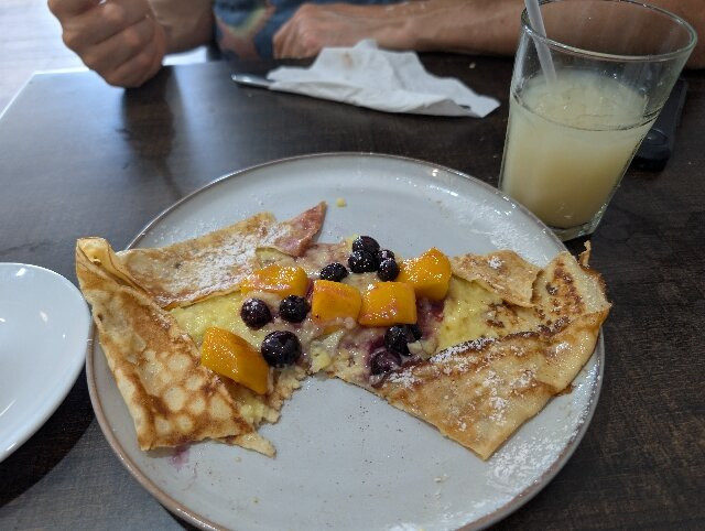 Pointe Blanche餐馆和美食-Le Café by Alex