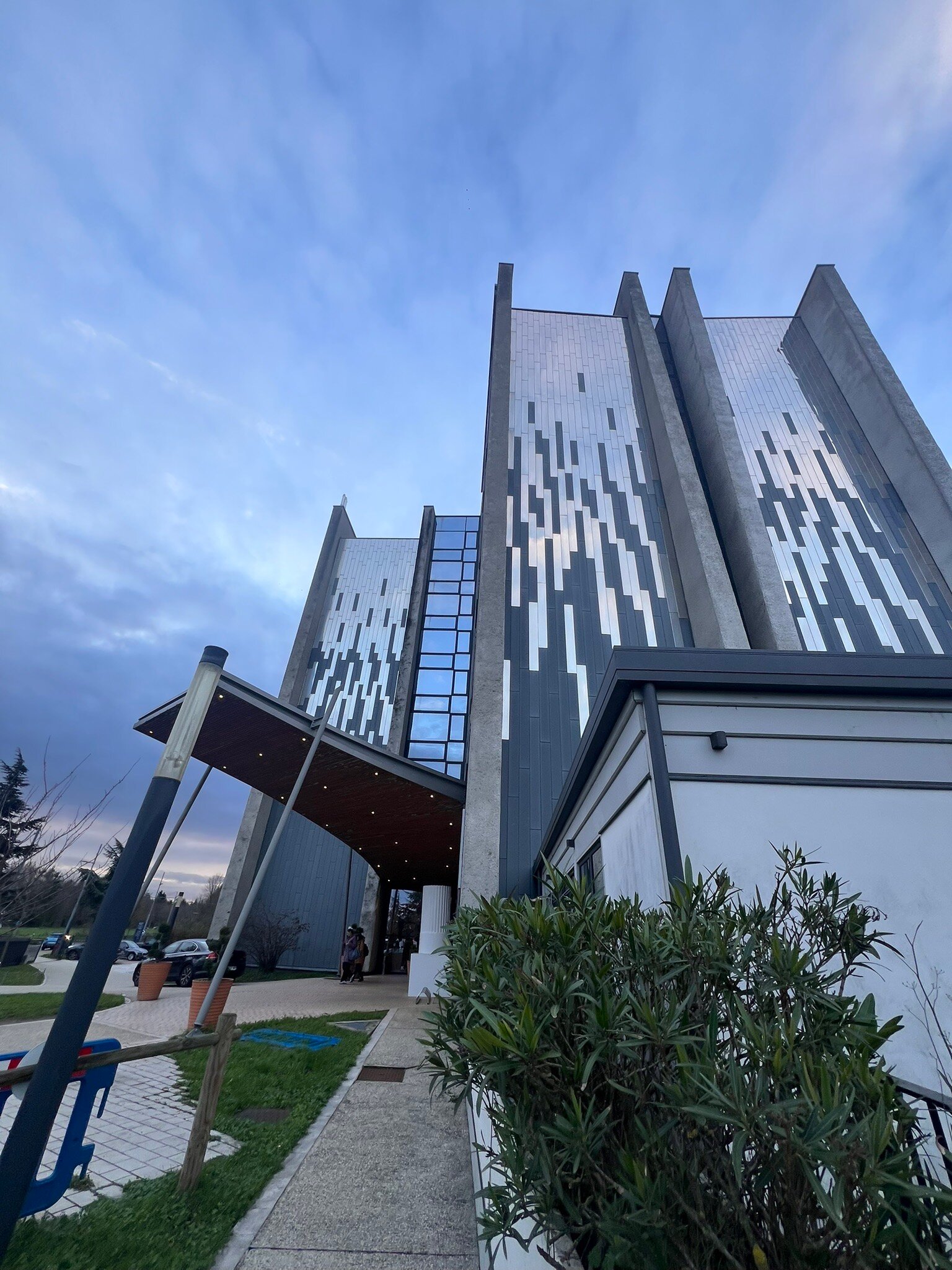 金色郁金香里昂酒店-官方