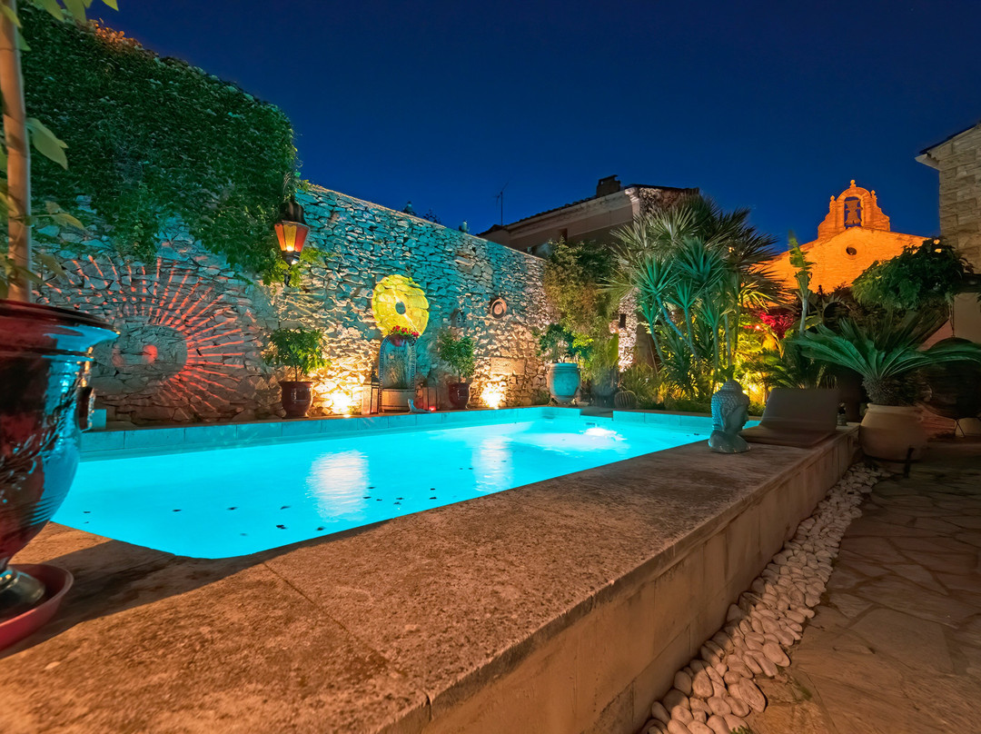 La Cle Secrete - chambre avec jacuzzi主图