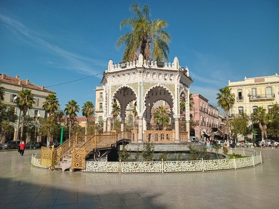 Place du 1er Novembre-卜利达必去景点