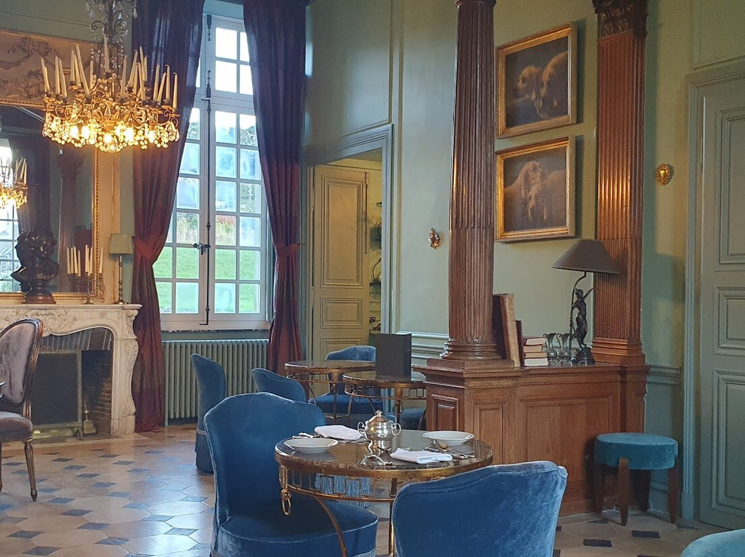 Le Château d'Étoges主图