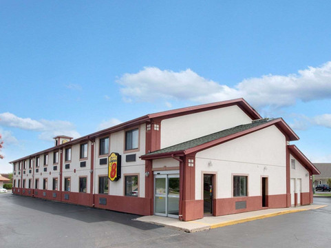 克里斯特尔莱克温德姆速8酒店