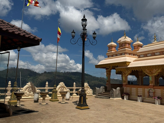 Mahamevnawa Monastery-Kumbalwela必去景点