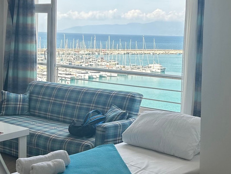 菲尼克码头酒店主图