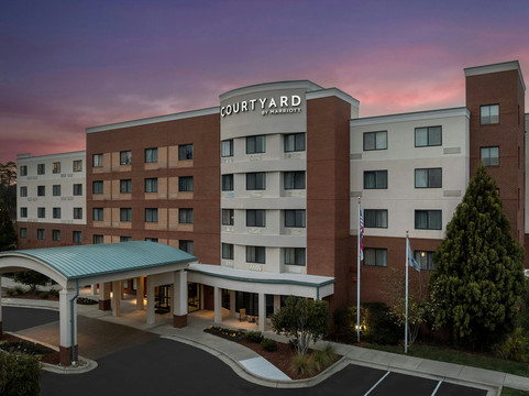 Oak Ridge酒店住宿-Courtyard by Marriott Greensboro Airport