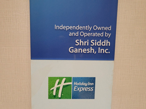 罗谢尔洲际智选假日酒店主图