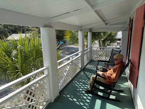 老卡拉贝尔酒店主图