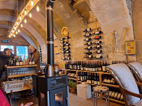 Vinodocia Wine & Art House-乌奇萨必去景点